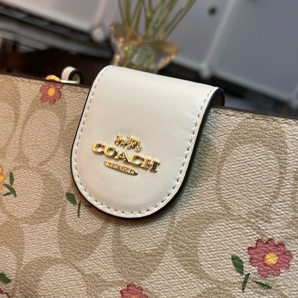 NWT Coach Floral signature Wallet - Picture 9 of 11